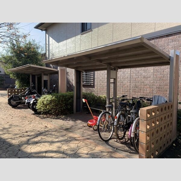 現地周辺 (駐輪場)