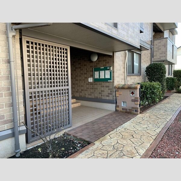 エントランス (エントランス)