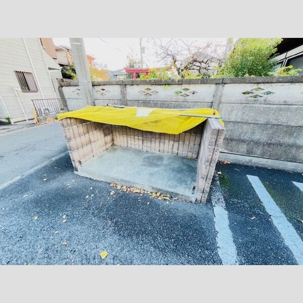 現地周辺 (ゴミ置き場)