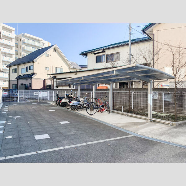 現地周辺 (駐輪場)