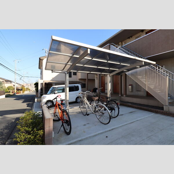 現地周辺 (駐輪場)