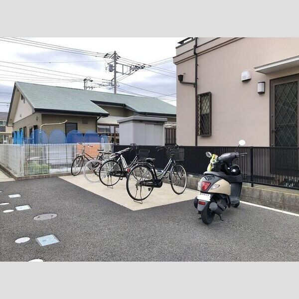 現地周辺 (駐輪場)