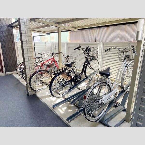 現地周辺 (駐輪場)