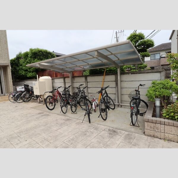 現地周辺 (駐輪場)