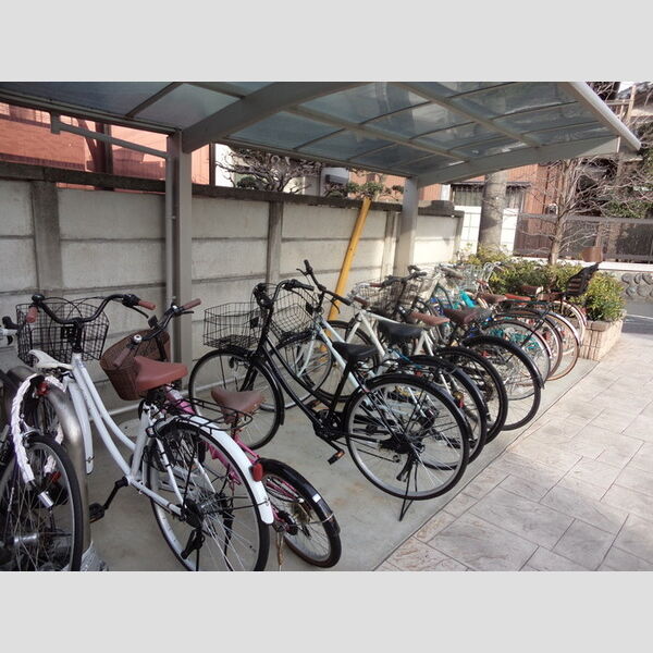 現地周辺 (駐輪場)