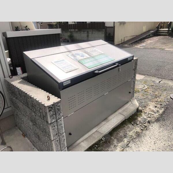 現地周辺 (ごみ集積所)