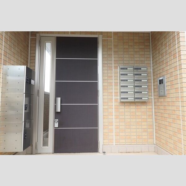 エントランス (エントランス　宅配ボックスが設置されています)