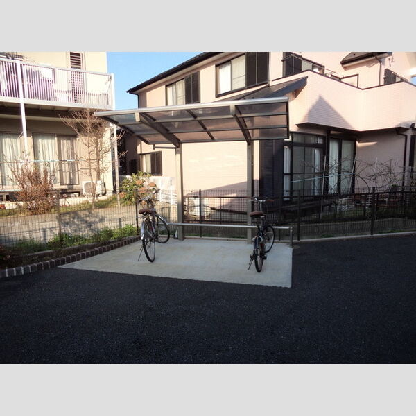 現地周辺 (駐輪場)