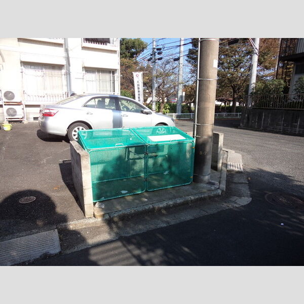 現地周辺 (ゴミ置き場)