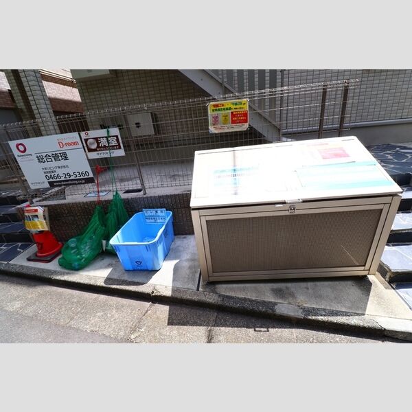 現地周辺 (ごみ集積場所)