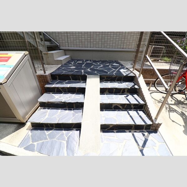 エントランス (エントランス)