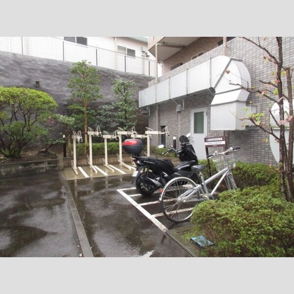 現地周辺 (駐輪場)