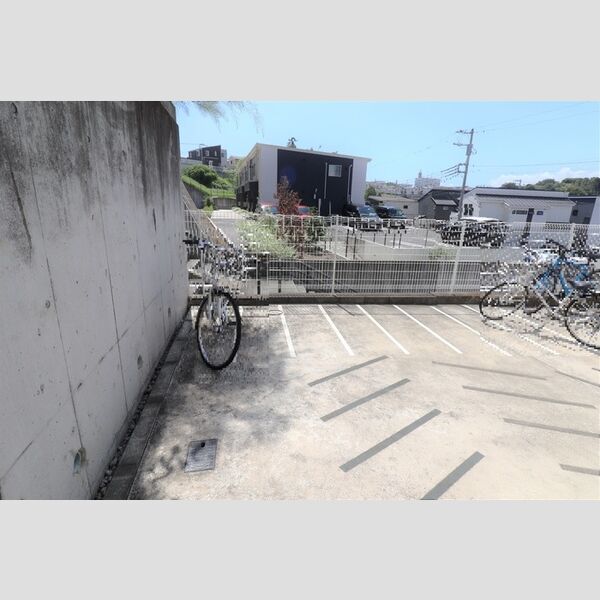 現地周辺 (駐輪場)