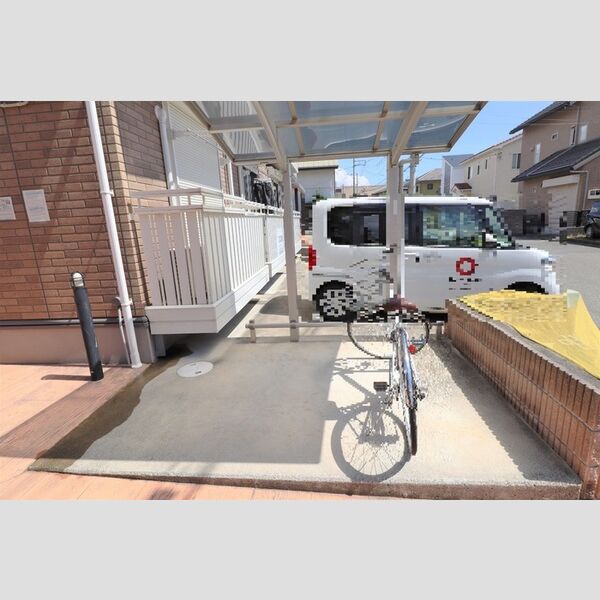 現地周辺 (駐輪場)