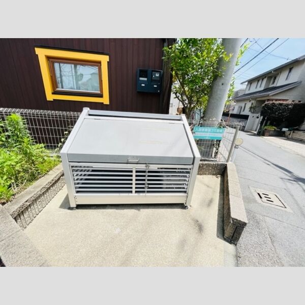 現地周辺 (ゴミ置き場)