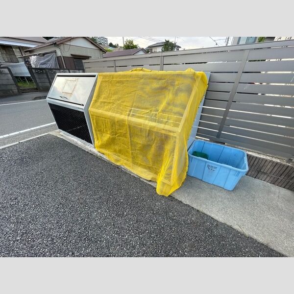 現地周辺 (ごみ集積場)