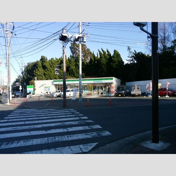 現地周辺 (ファミリーマート湘南東海岸店(270m))