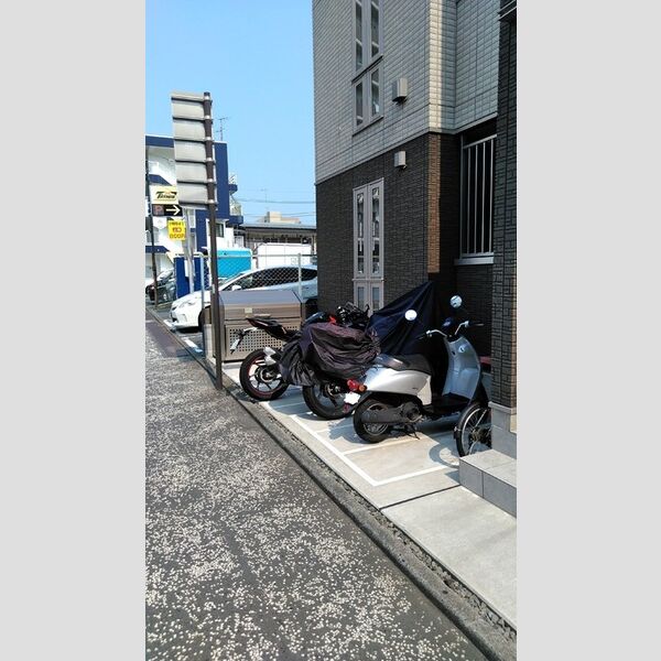 現地周辺 (駐輪場)