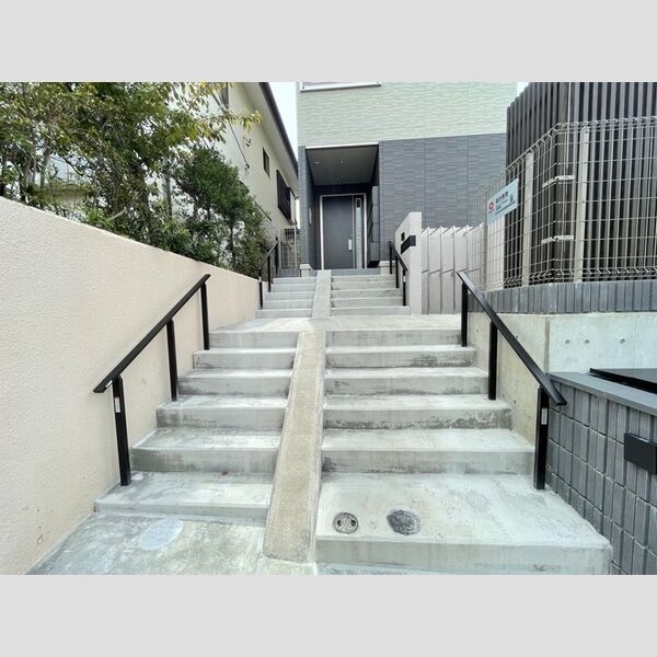 エントランス (エントランス)