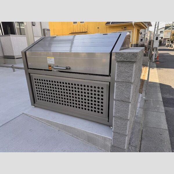 現地周辺 (ゴミ置き場)