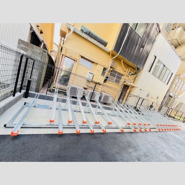 現地周辺 (駐輪場)