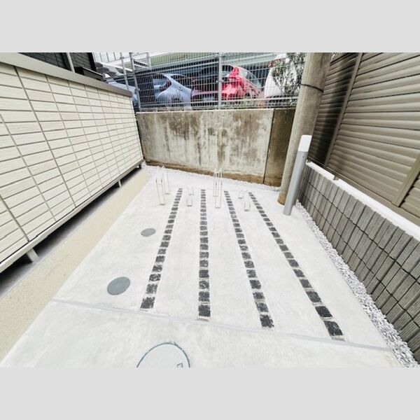 現地周辺 (駐輪場)