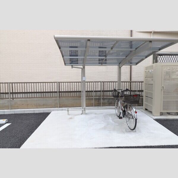 現地周辺 (駐輪場)