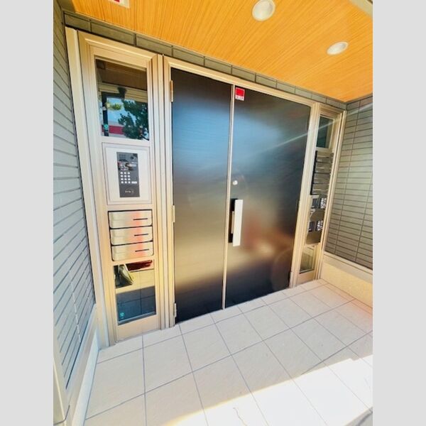 エントランス (エントランス)