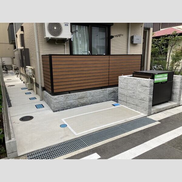 駐車場 (バイク置場)