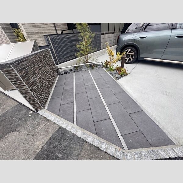 駐車場 (駐車場とバイク置き場)