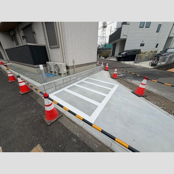 現地周辺 (駐輪場)