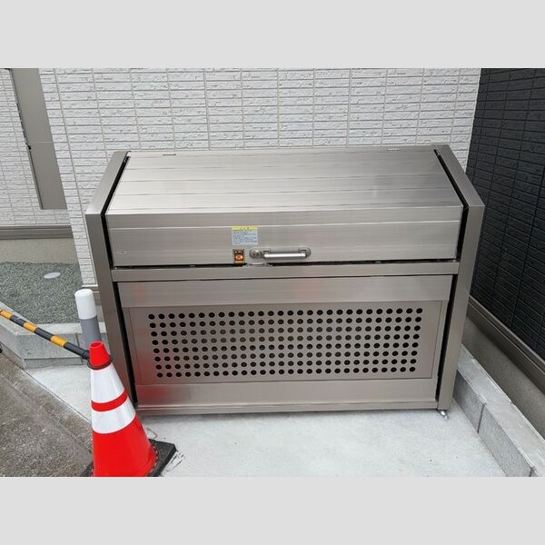 現地周辺 (ゴミストッカー)