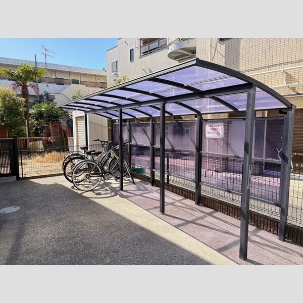 現地周辺 (駐輪場)