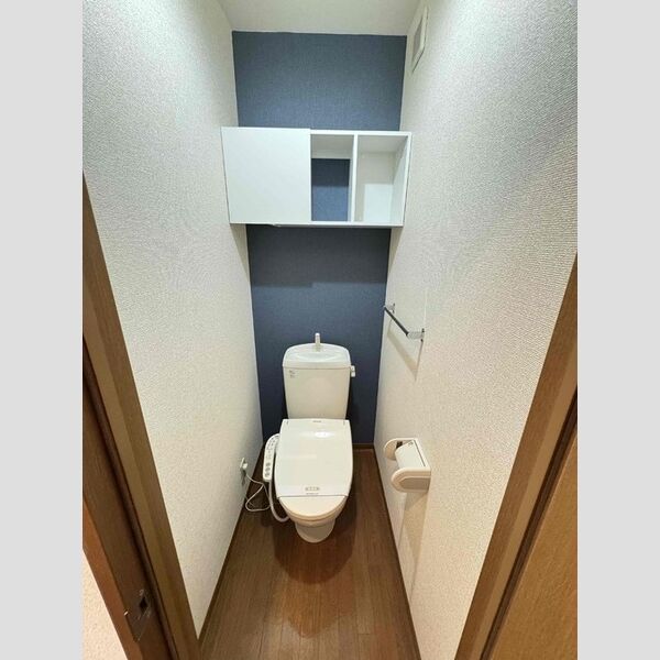 トイレ (トイレ)