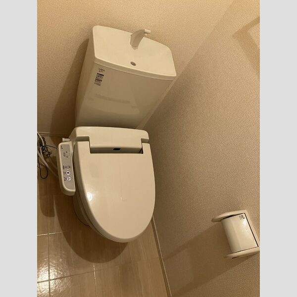 トイレ (トイレ)