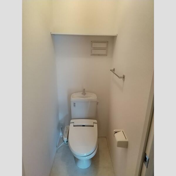 トイレ (1、2階にトイレがあります)