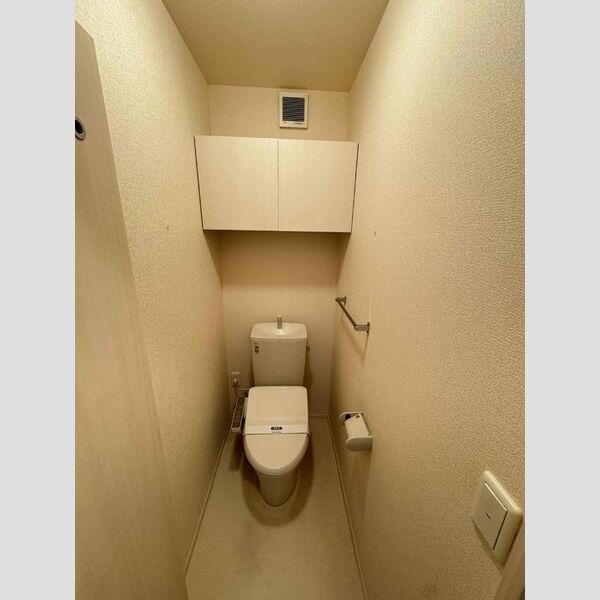 トイレ (トイレ)