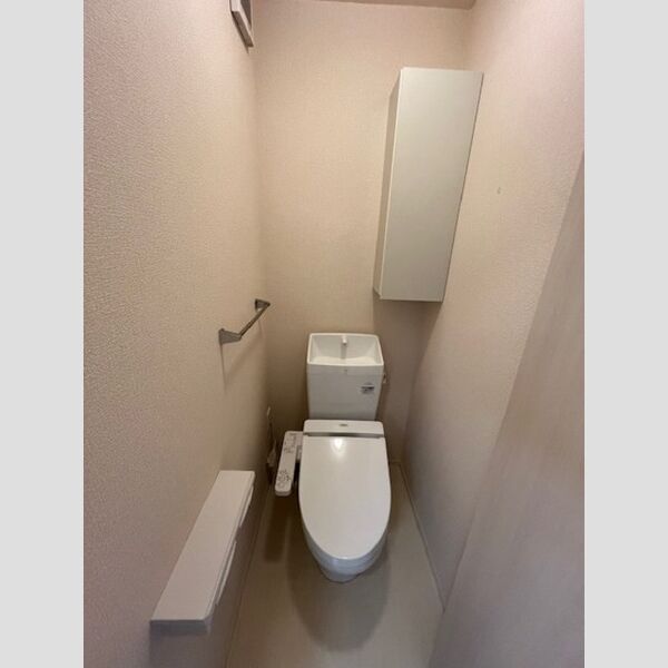 トイレ (トイレ)