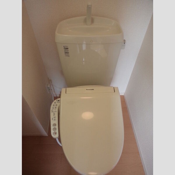 トイレ (トイレ)