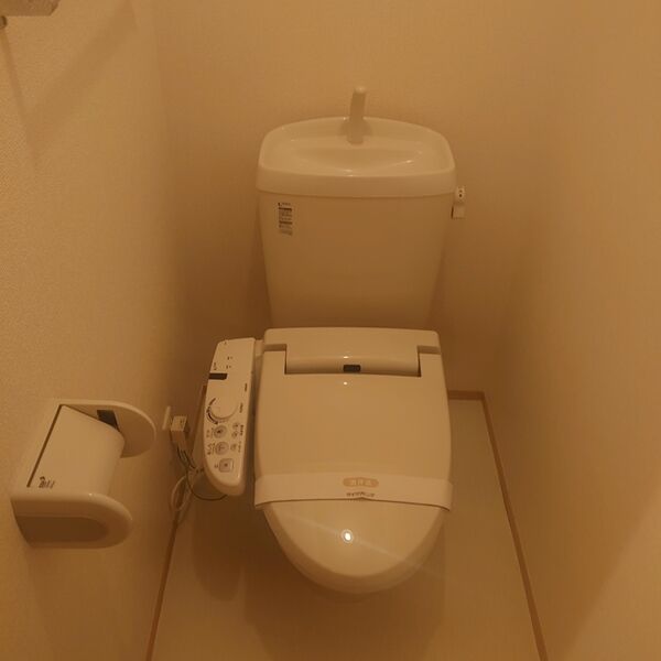 トイレ (トイレ)