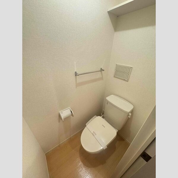トイレ (トイレ)