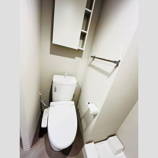 トイレ (温水洗浄暖房便座)