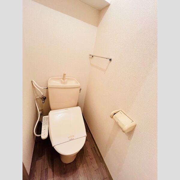 トイレ (トイレ)