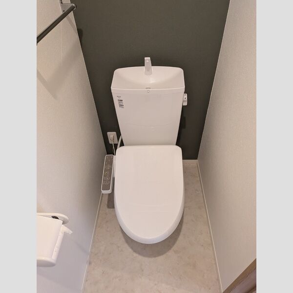 トイレ (温水洗浄便座付)