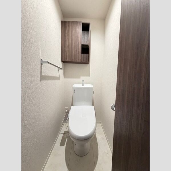 トイレ (トイレ)