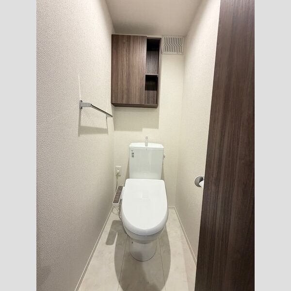 トイレ (トイレ)