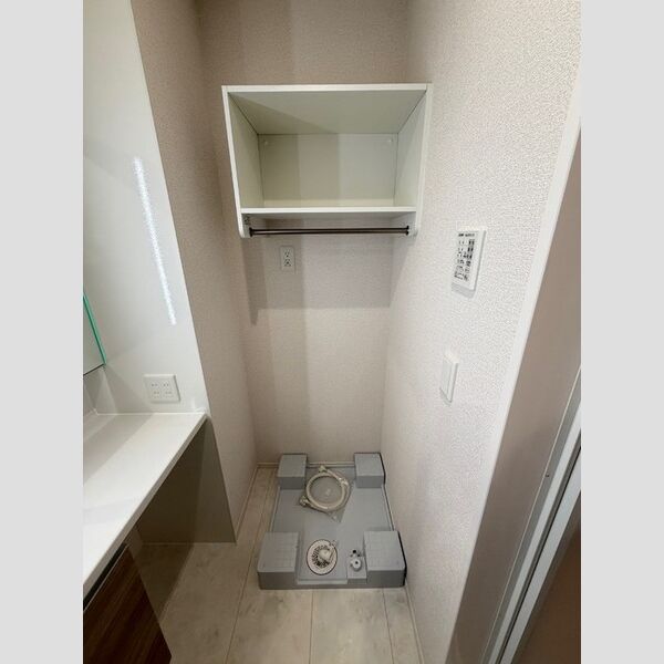 洗面所 (洗濯機置き場)