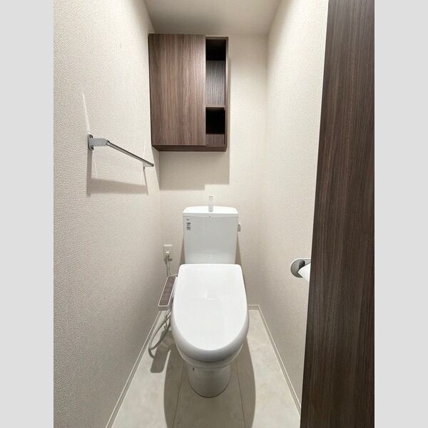 トイレ (トイレ)