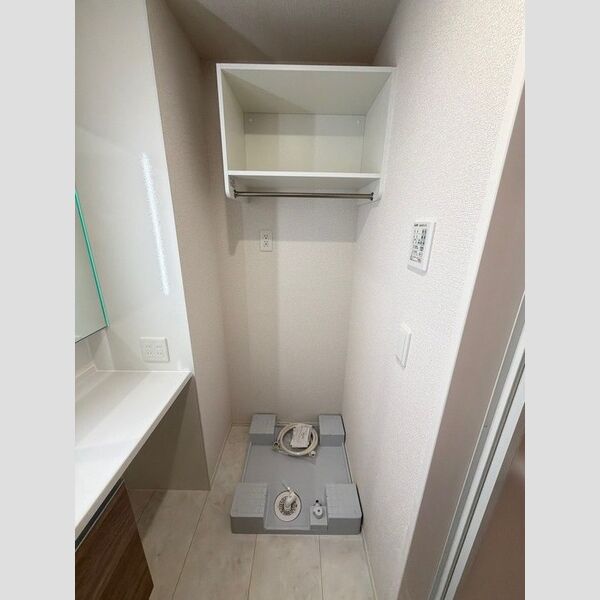 洗面所 (洗濯機置き場)