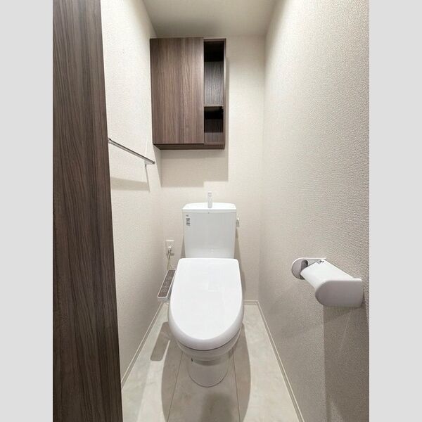 トイレ (トイレ)